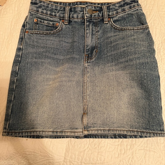 Size 25 waist Billabong denim mini skirt - Picture 1 of 3